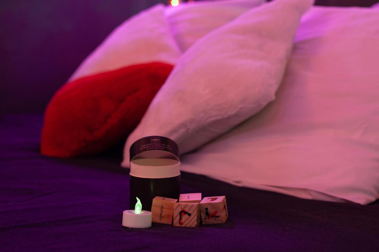 Love Room Avec Balneo Toulon Exteriör bild