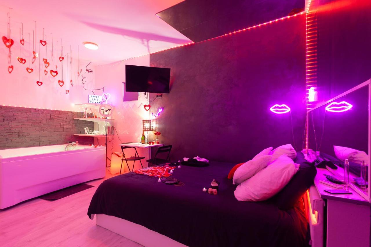 Love Room Avec Balneo Toulon Exteriör bild