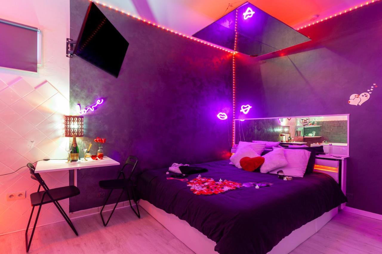 Love Room Avec Balneo Toulon Exteriör bild