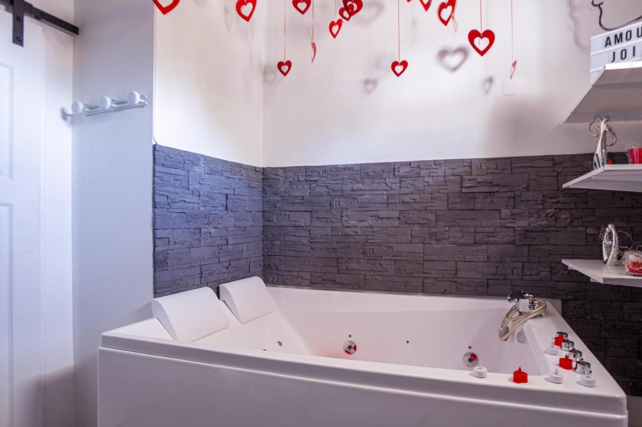 Love Room Avec Balneo Toulon Exteriör bild