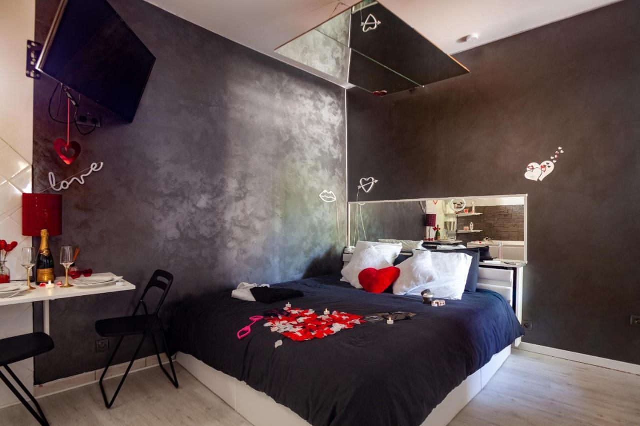 Love Room Avec Balneo Toulon Exteriör bild